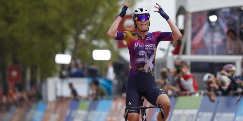Mischa Bredewold verrast alle favorieten, waaronder Lotte Kopecky, in Amstel Gold Race