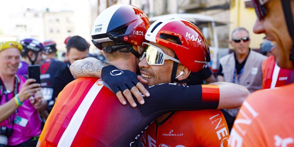 Caleb Ewan snelt in eerste en enige sprintrit naar de zege: “Ik voelde wel veel druk”