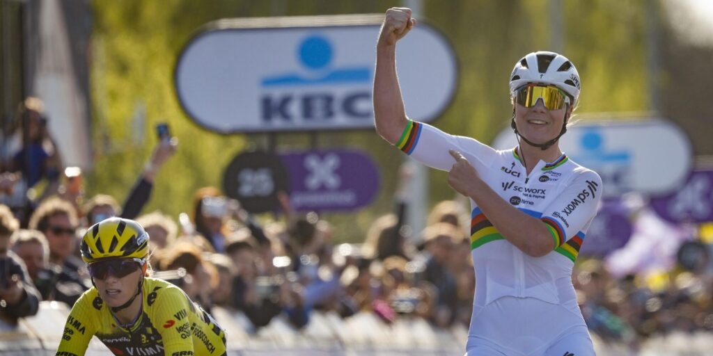 Het ludieke verhaal achter het spierballengebaar van Lotte Kopecky