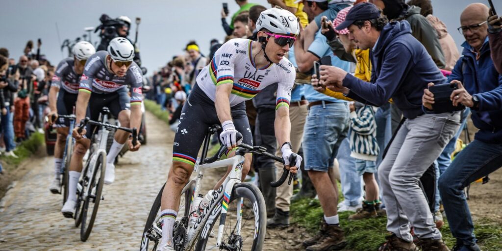 Pogacar wil volgend jaar terugkeren in Parijs-Roubaix: “Koersen tegen Van der Poel geeft me extra motivatie”