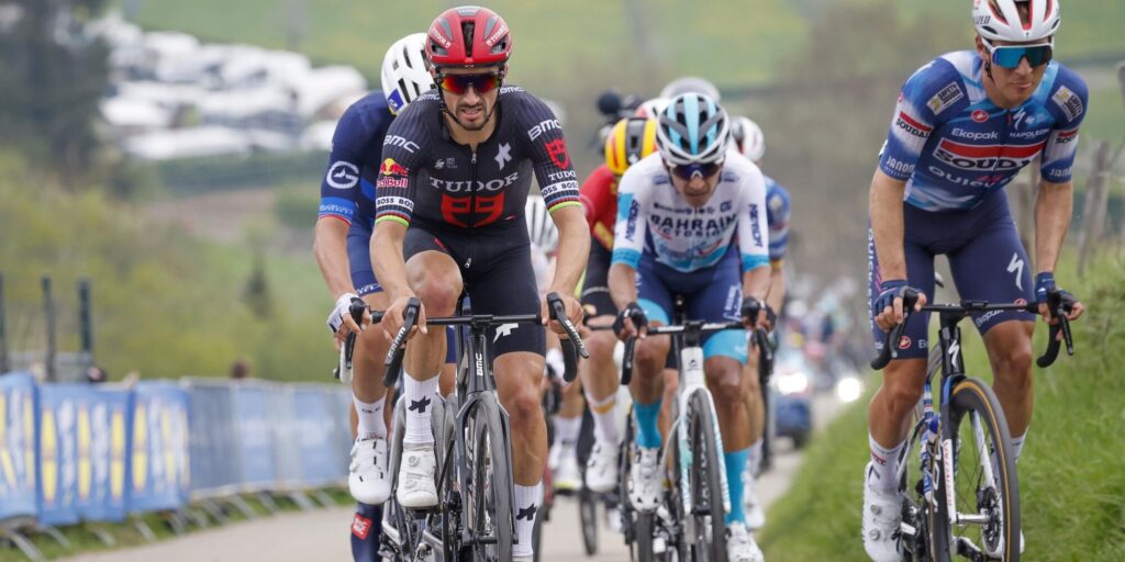 Alaphilippe zag plan verstoord worden door Pogacar: “Dat maakte het lastig voor mij”